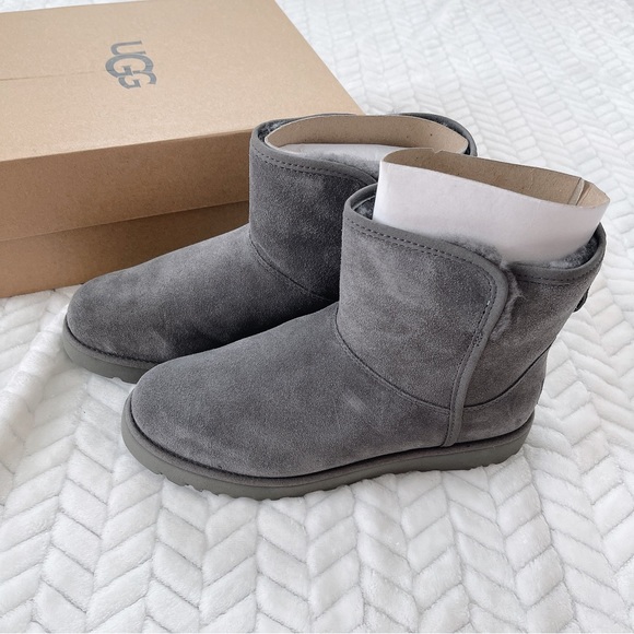UGG Cory II Genuine Shearling Lined Boot - Picture 3 of 10
